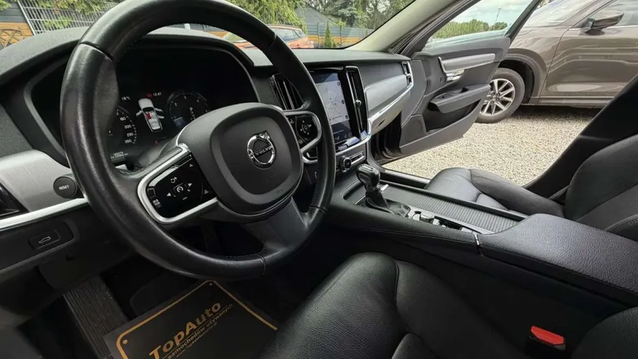 VOLVO V90 -
