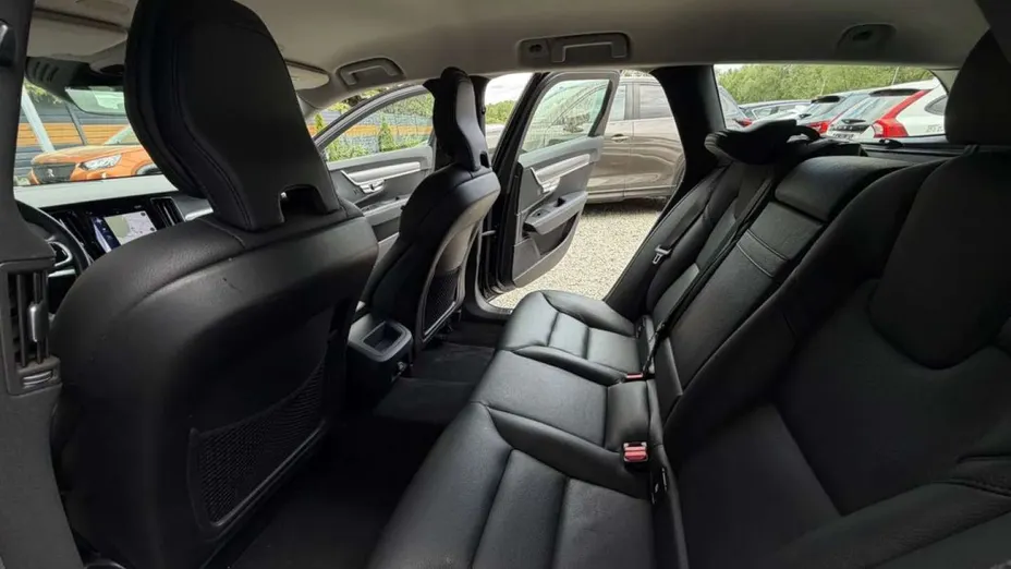 VOLVO V90 -
