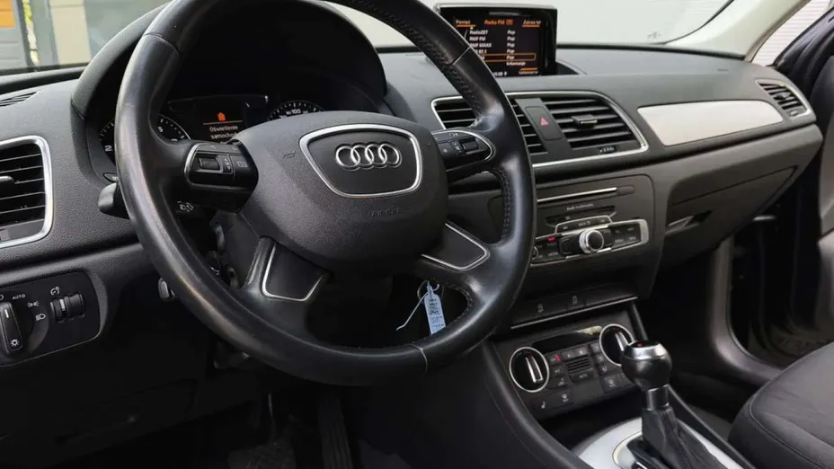 AUDI Q3 -