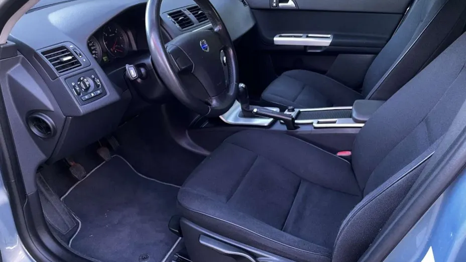 VOLVO V50 -
