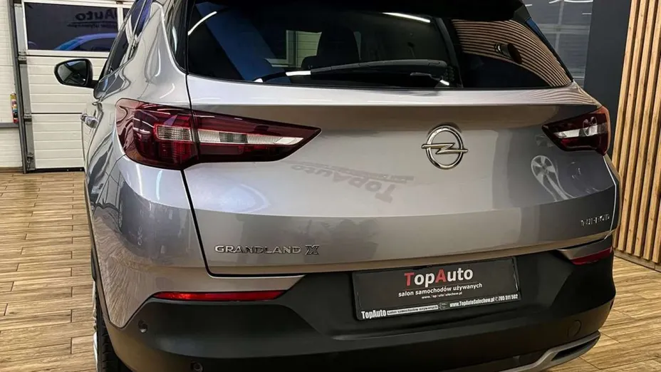 OPEL Grandland X -