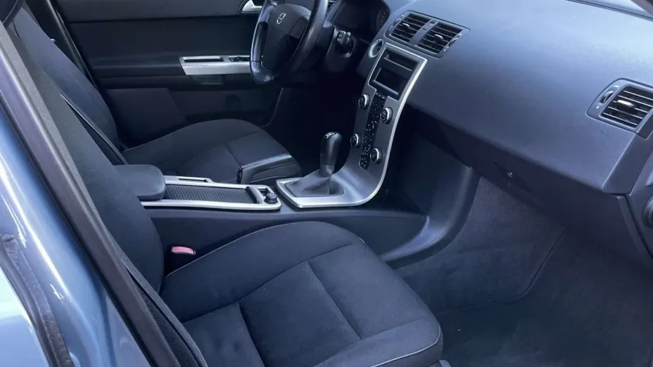 VOLVO V50 -