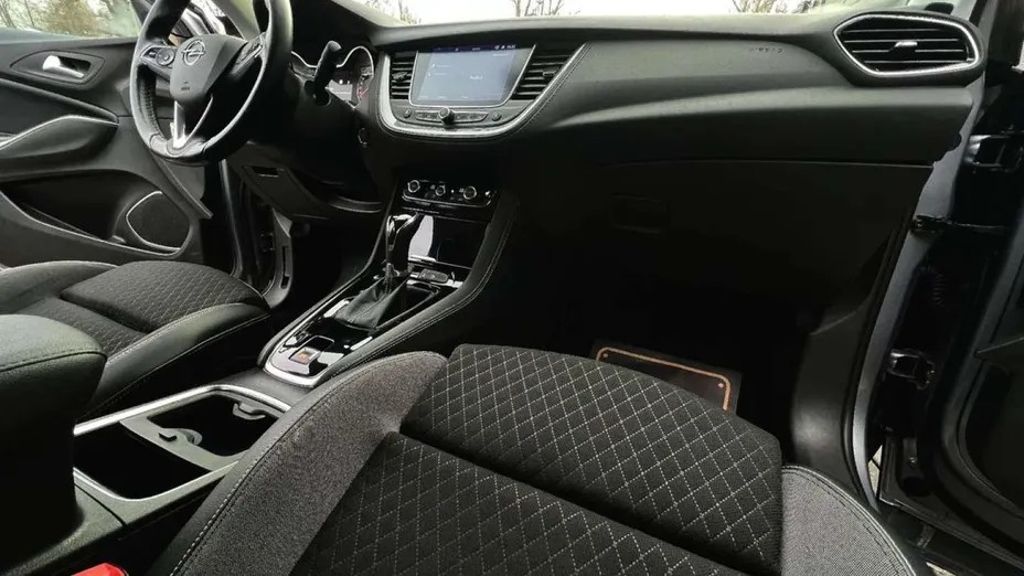 OPEL Grandland X -