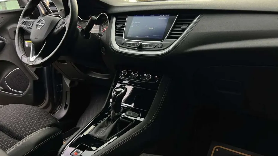 OPEL Grandland X -
