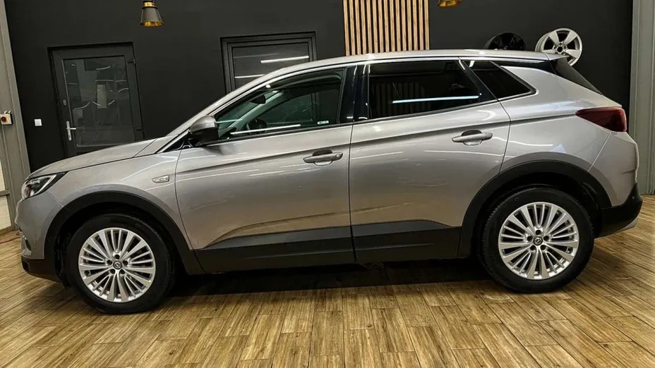 OPEL Grandland X -