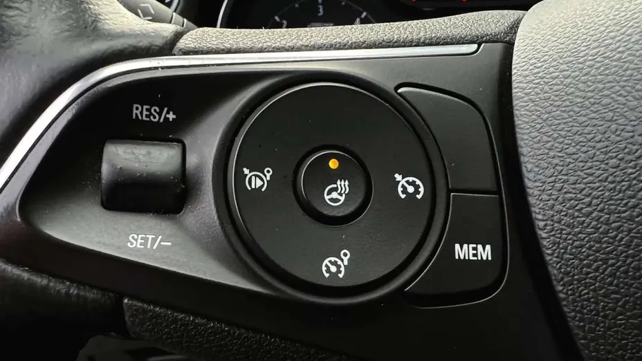 OPEL Grandland X -