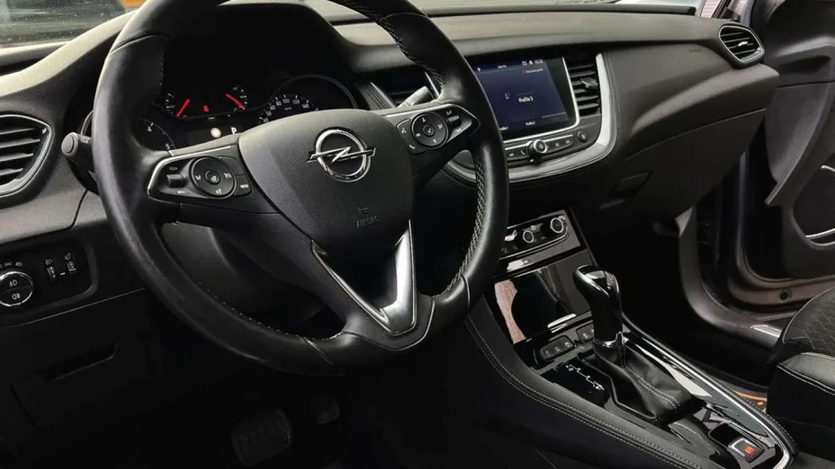 OPEL Grandland X -