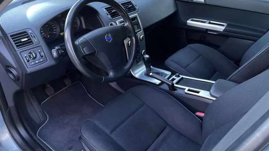 VOLVO V50 -