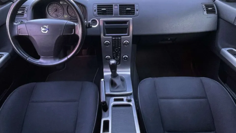 VOLVO V50 -