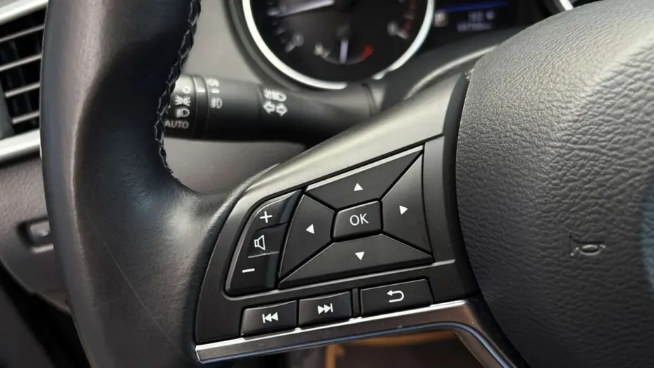 NISSAN Qashqai -