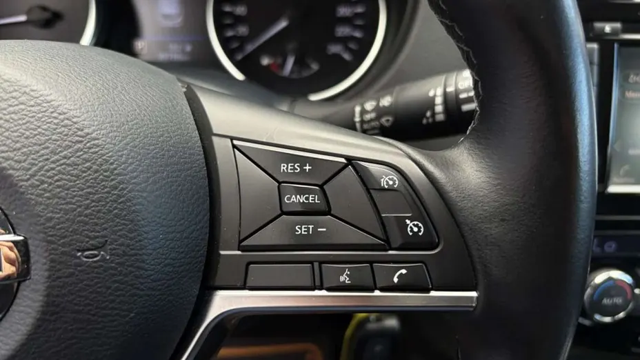 NISSAN Qashqai -