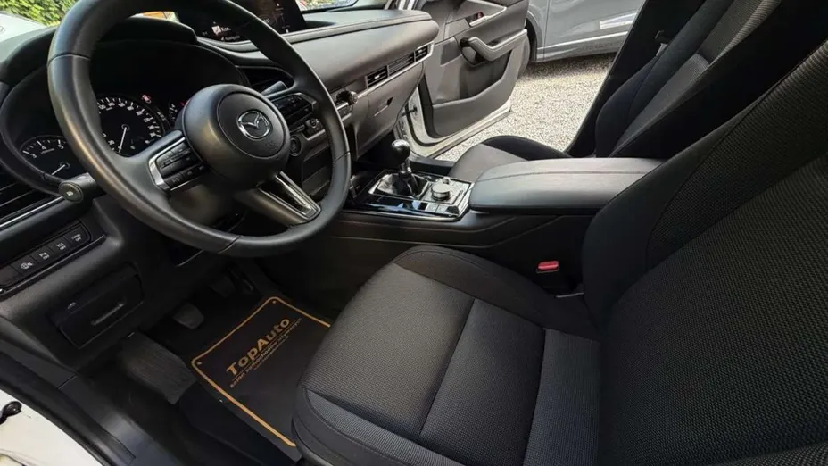 MAZDA CX-30 -