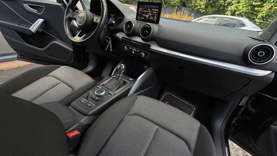 AUDI Q2 -