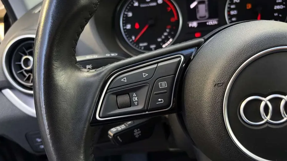 AUDI Q2 -