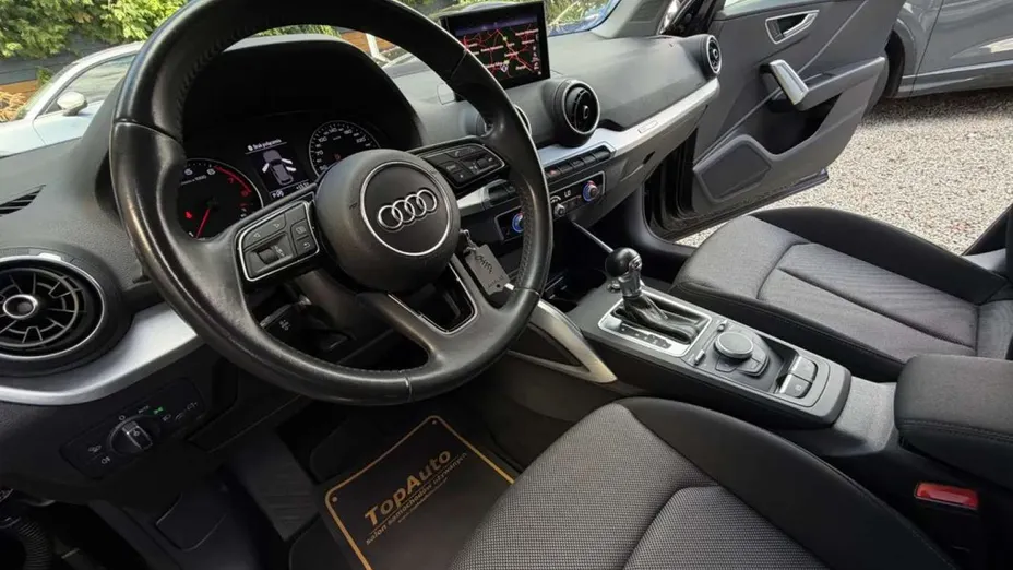 AUDI Q2 -