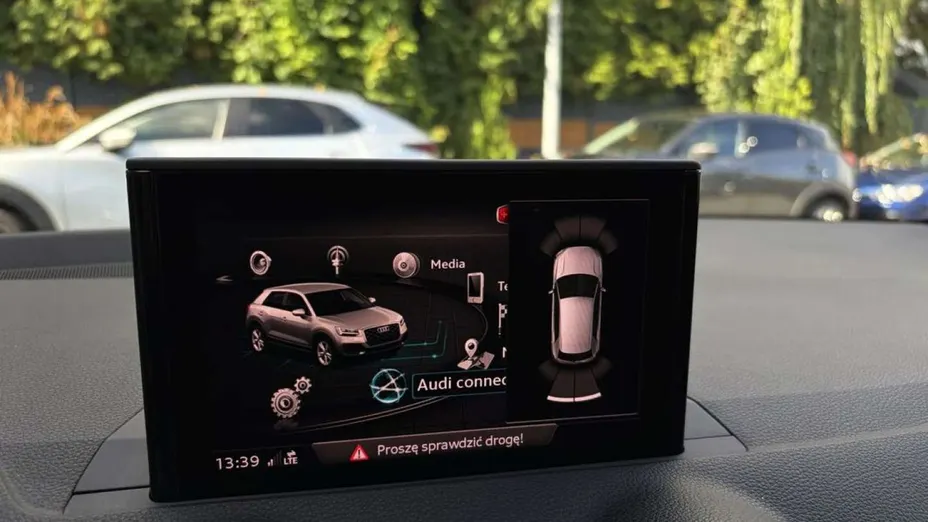 AUDI Q2 -