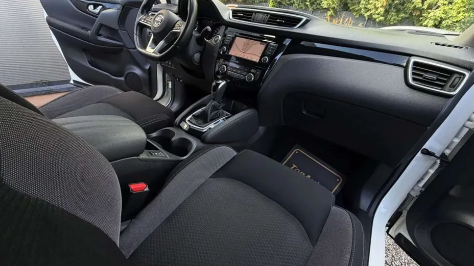 NISSAN Qashqai -