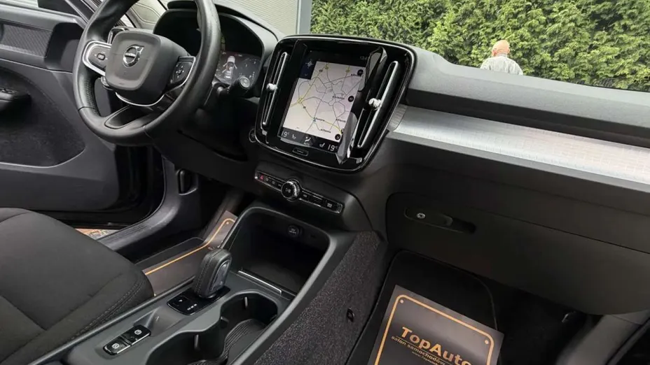 VOLVO XC40 -