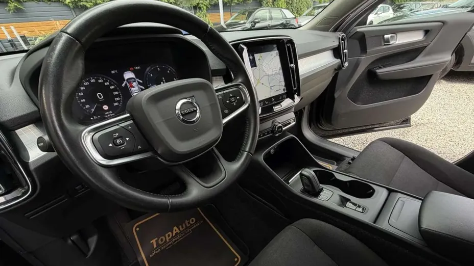 VOLVO XC40 -