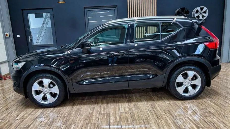 VOLVO XC40 -