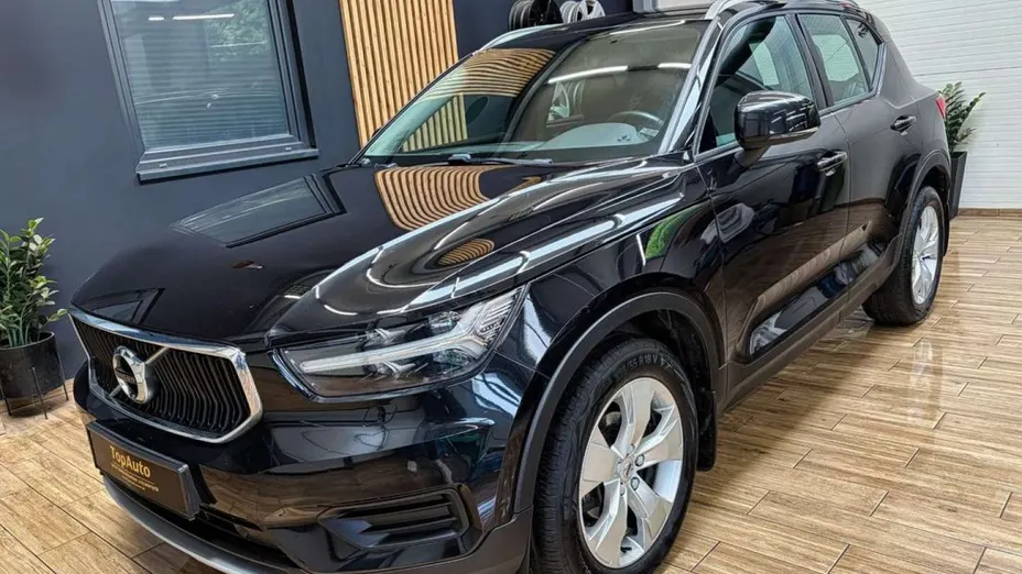 VOLVO XC40 -