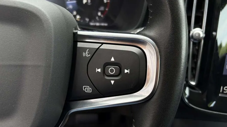 VOLVO XC40 -
