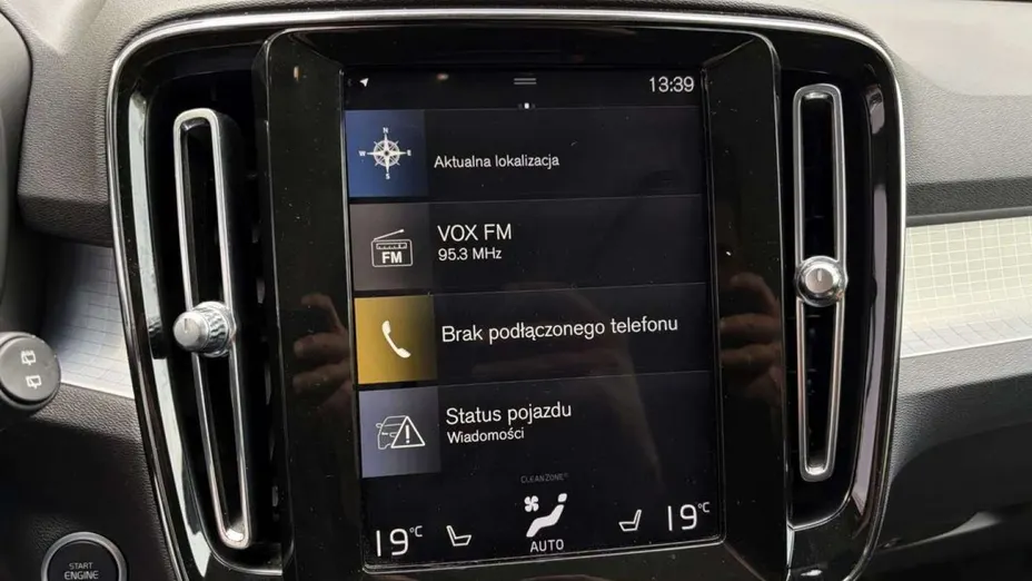 VOLVO XC40 -
