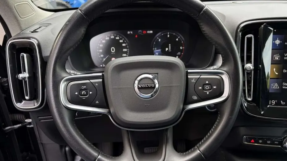 VOLVO XC40 -