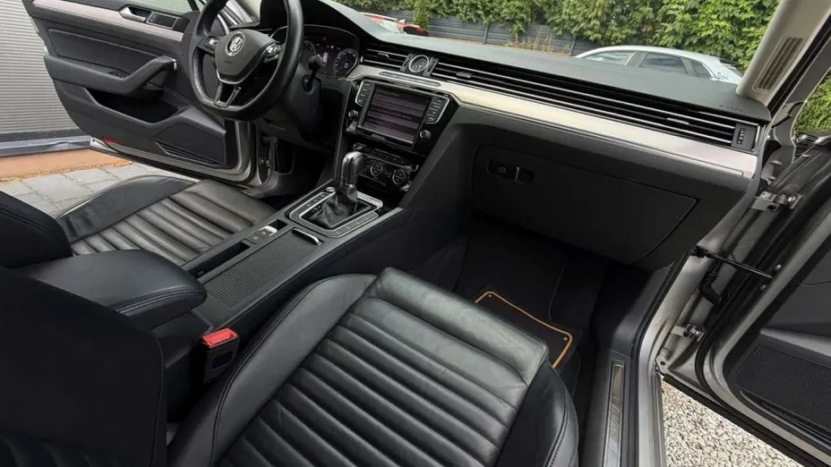VOLKSWAGEN Passat -