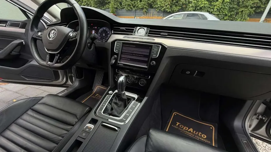 VOLKSWAGEN Passat -