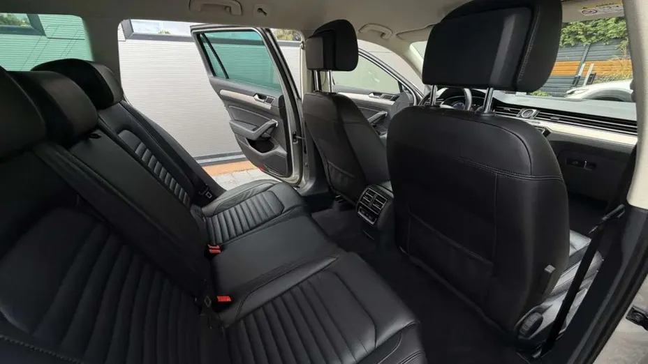 VOLKSWAGEN Passat -