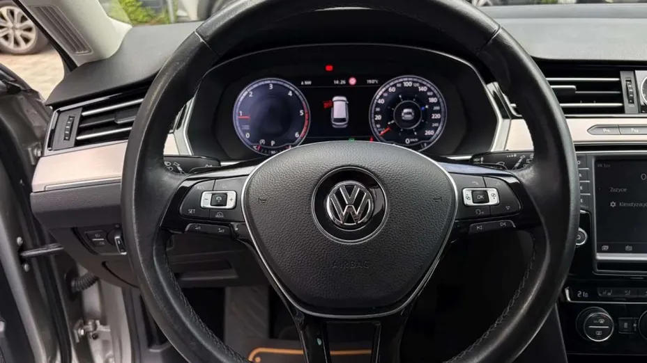 VOLKSWAGEN Passat -