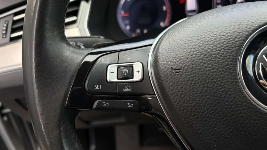 VOLKSWAGEN Passat -