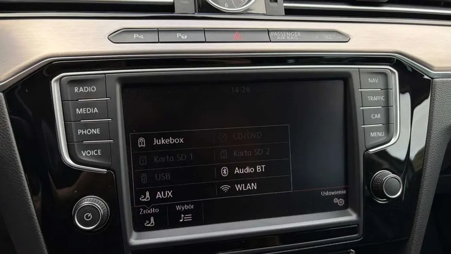 VOLKSWAGEN Passat -