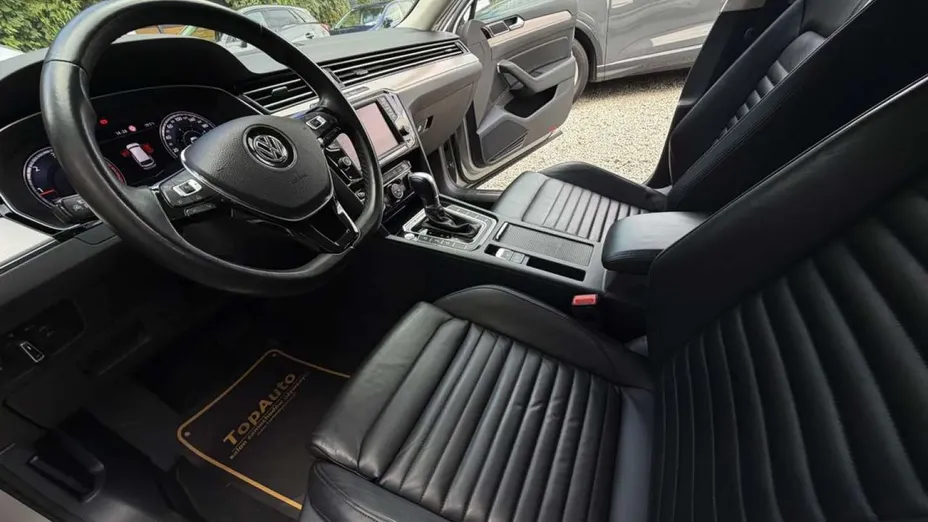 VOLKSWAGEN Passat -