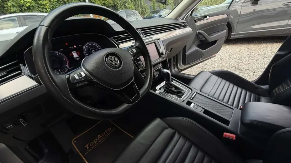 VOLKSWAGEN Passat -