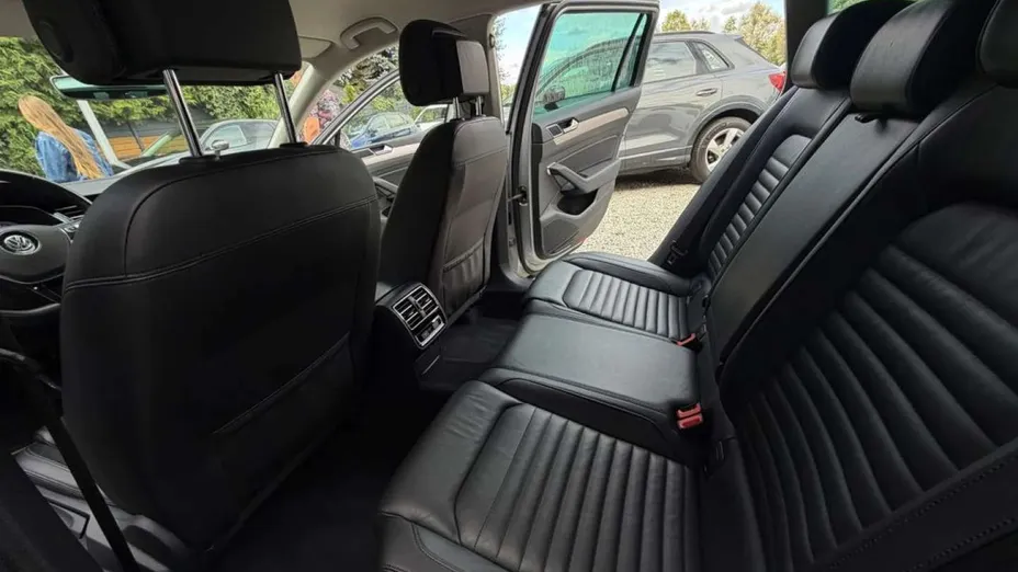 VOLKSWAGEN Passat -