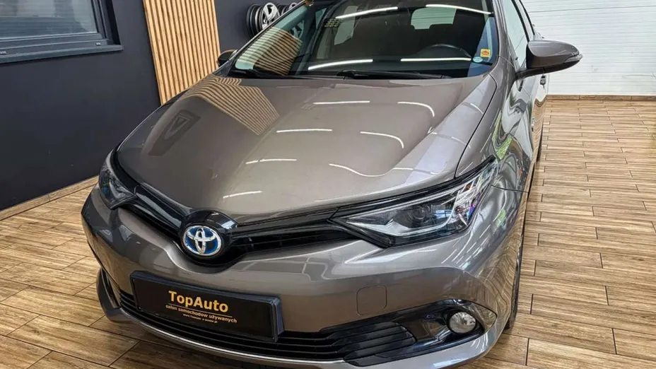 TOYOTA Auris -