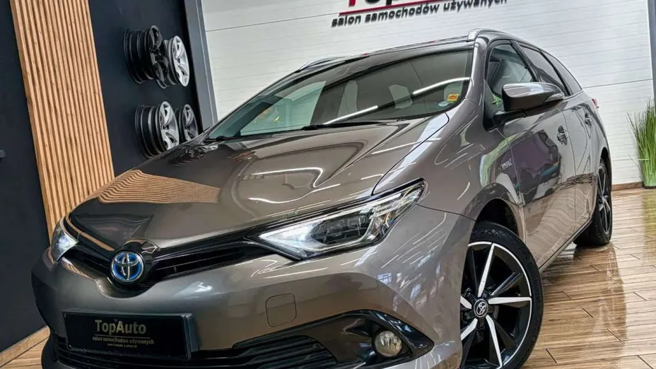 TOYOTA Auris -