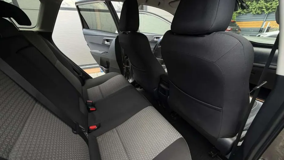 TOYOTA Auris -