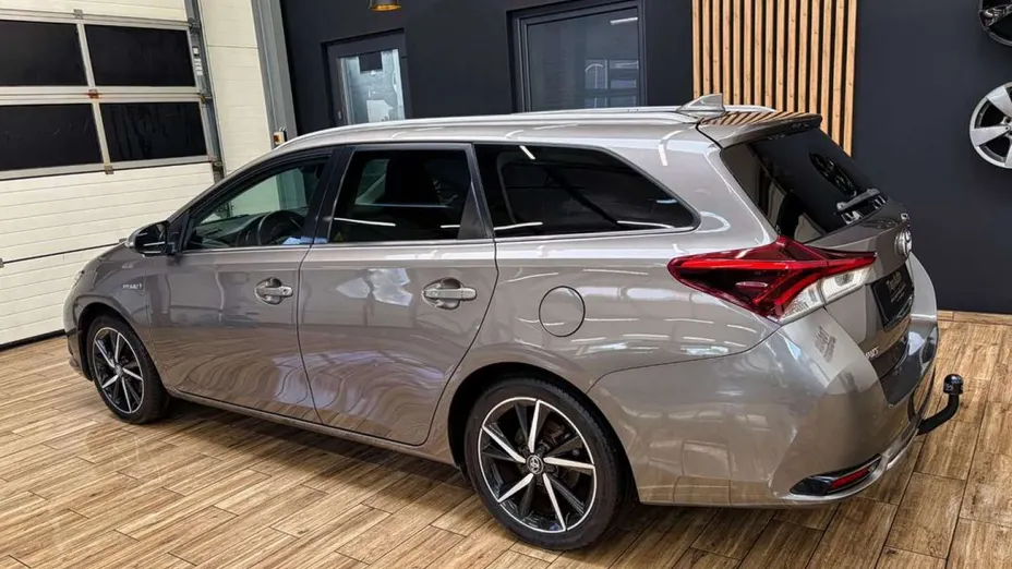 TOYOTA Auris -