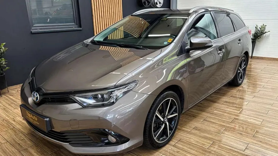 TOYOTA Auris -