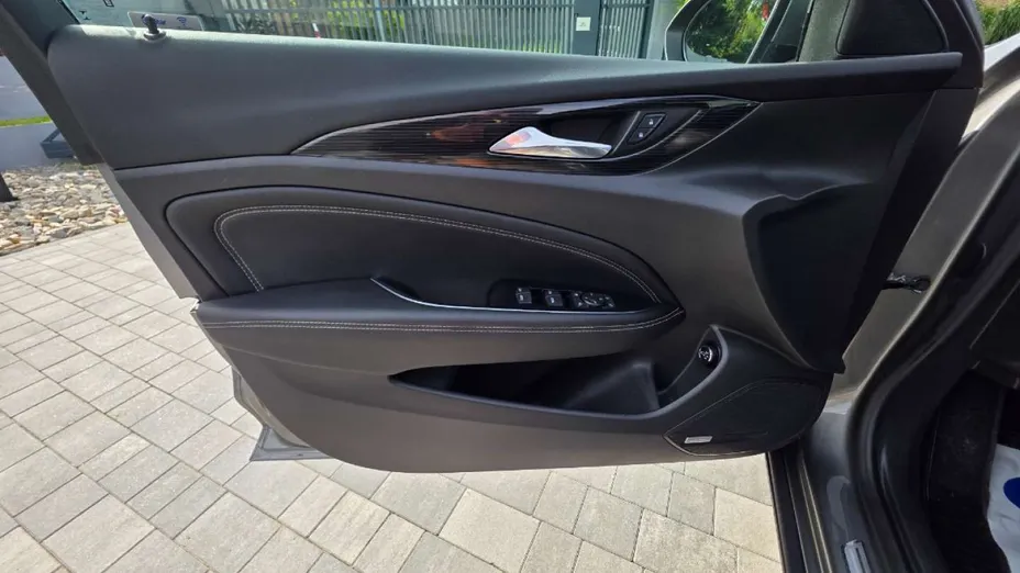 OPEL Insignia -