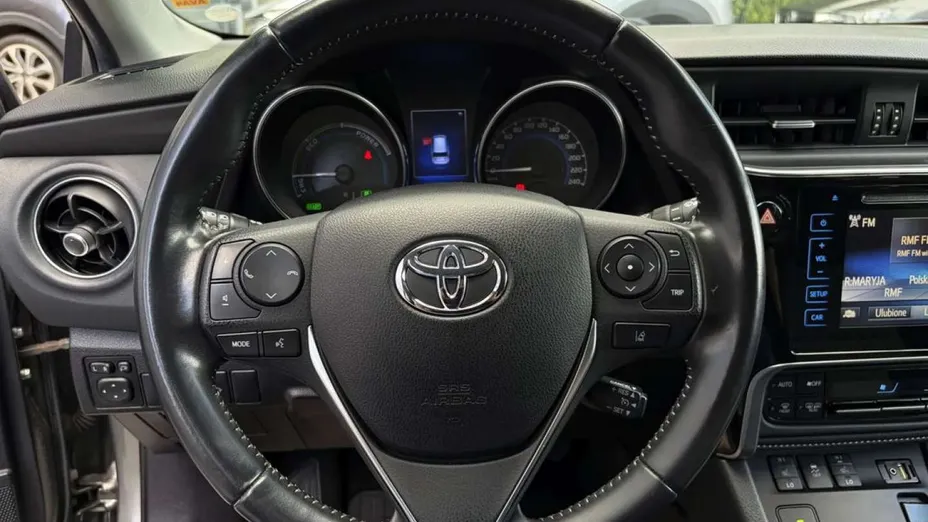 TOYOTA Auris -