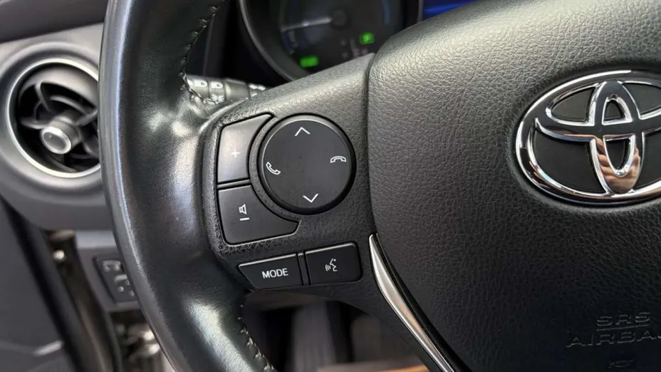 TOYOTA Auris -