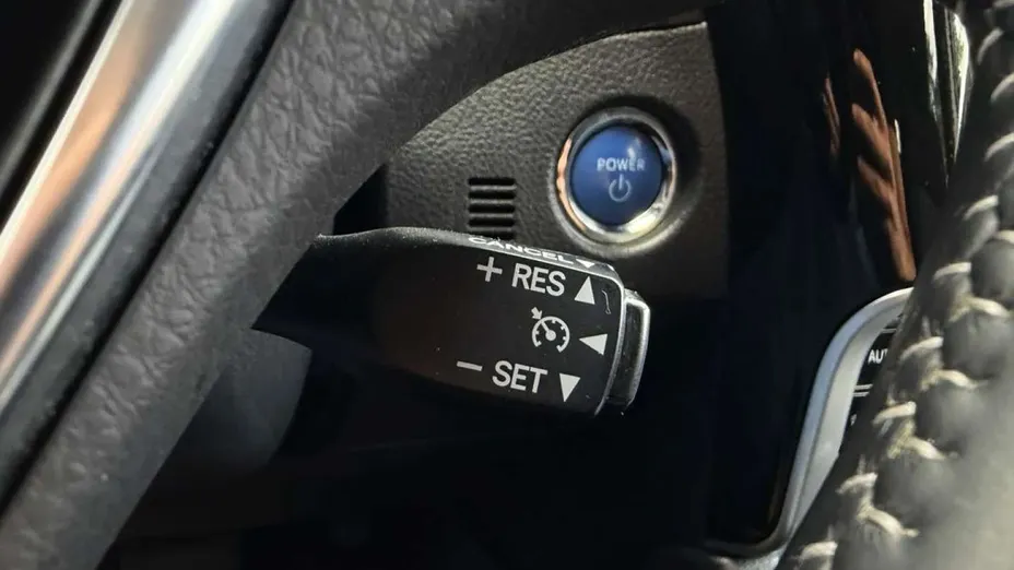 TOYOTA Auris -