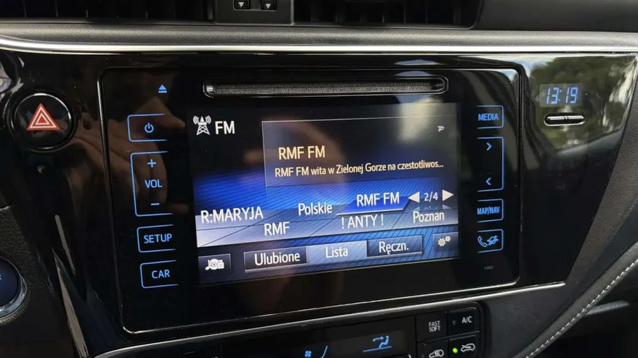TOYOTA Auris -