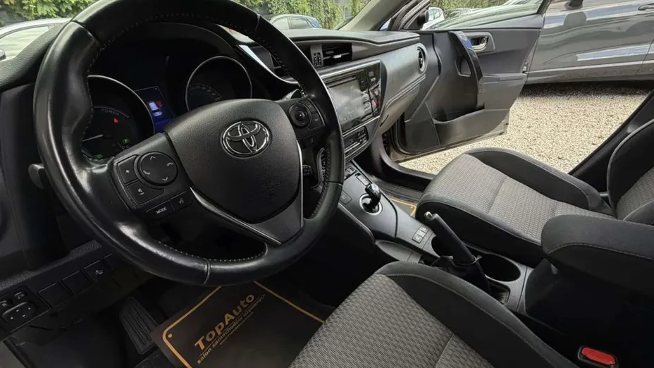 TOYOTA Auris -