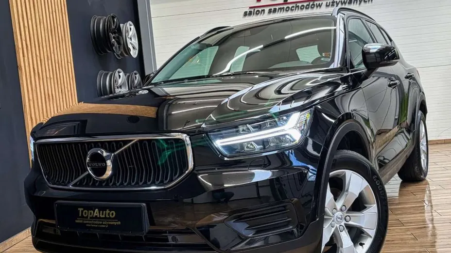 VOLVO XC40 -