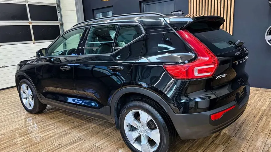 VOLVO XC40 -